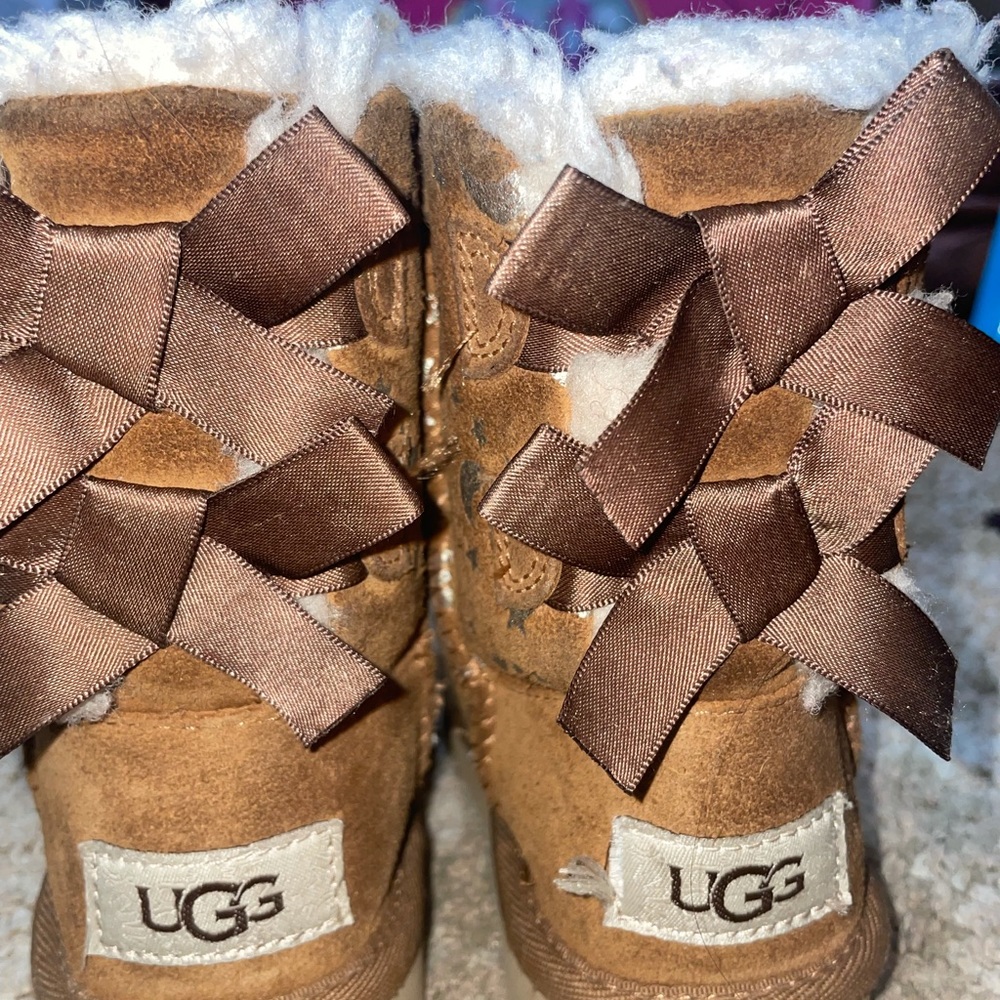 UGG TODDLER GIRL MOON & STARS BAILEY BOW BOOTSSHEEPSKIN